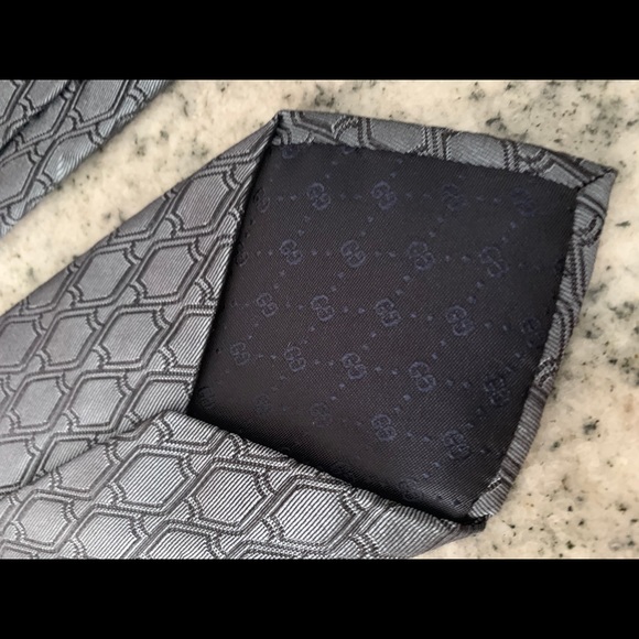 Gucci 60” iridescent silk tie slate print - Picture 14 of 14